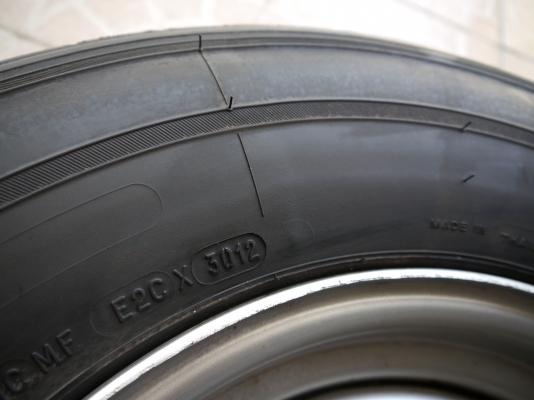 ขายยาง พร้อมกระทะล้อฝ่า 6รู 100 .