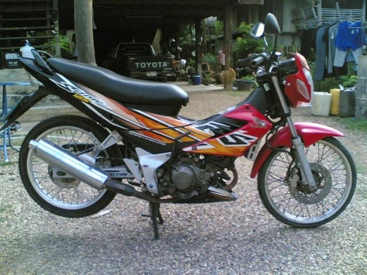 ขาย Honda Sonic ทะเบียนพร้อมโอนเครื่องดีภาษีพึ่งขาดตัวกุญแจเล็กรถพร้อมใช้งาน ขาย 11000 บาท