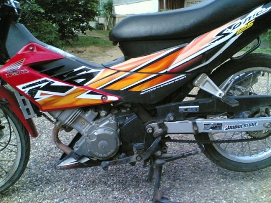 ขาย Honda Sonic ทะเบียนพร้อมโอนเครื่องดีภาษีพึ่งขาดตัวกุญแจเล็กรถพร้อมใช้งาน ขาย 11000 บาท