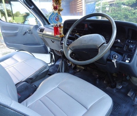 รถตู้  Toyota  เครื่องดีแน่นๆ   แก๊ส lPG หัวฉีด ประหยัด เอกสารพร้อมโอน สภาพดี พร้อมใช