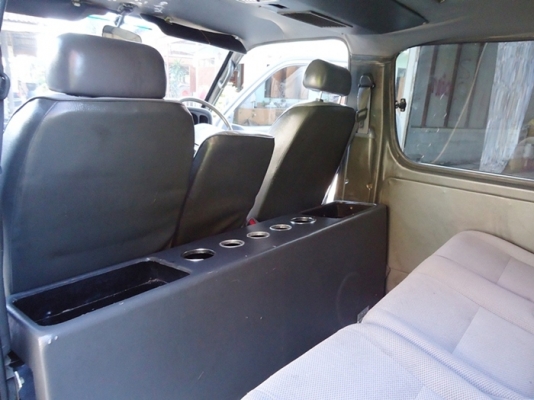 รถตู้  Toyota  เครื่องดีแน่นๆ   แก๊ส lPG หัวฉีด ประหยัด เอกสารพร้อมโอน สภาพดี พร้อมใช