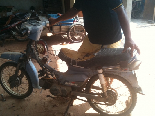 ขายดรีม 2 คัน เริ่มต้น 3,500 บาท ขับได้ทั้งสองคัน