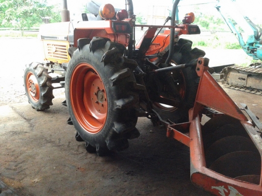 ขายรถไถ KUBOTA L2605 พร้อมผาน 5 รถสภาพเดิมๆไม่ได้ทำสีใหม่