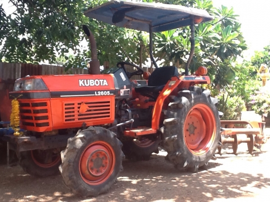 ขายรถไถ KUBOTA L2605 พร้อมผาน 5 รถสภาพเดิมๆไม่ได้ทำสีใหม่