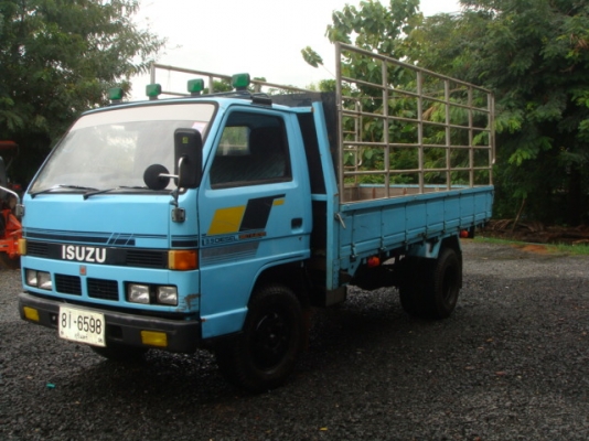 รถ6ล้อเล็ก ISUZU  NKR 100hp