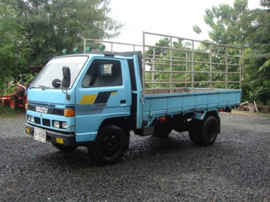 รถ6ล้อเล็ก ISUZU  NKR 100hp