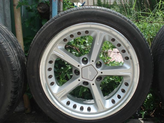 ขาย เม็กขอบ17/235/45 สภา่พสวยๆพร้อมยาง5รูพร้อมใช้ไส่หล่อเลยคับ