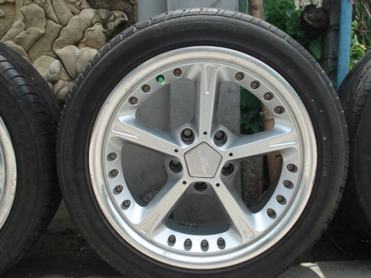 ขาย เม็กขอบ17/235/45 สภา่พสวยๆพร้อมยาง5รูพร้อมใช้ไส่หล่อเลยคับ