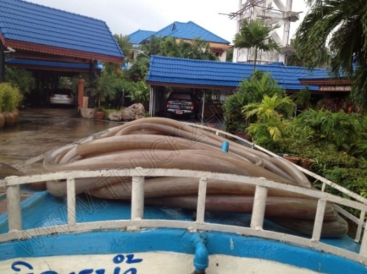 รถกระบะ บรรทุกน้ำ ยี่ห้อ NISSAN รุ่น BIG M รถกระบะ บรรทุกน้ำ ยี่ห้อ NISSAN รุ่น BIG M