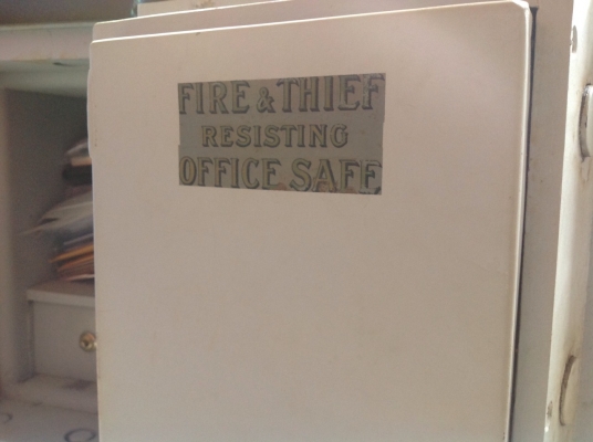 ขายเซฟโบราณ 123 ปี สภาพดีมาก ขายเซฟโบราณ 123 ปี สภาพดีมาก