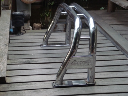 ขายโรบาร์ทรง A ของนอกเก่าญี่ปุ่นนั่งในกะบะบนซุ้มล้อครับ