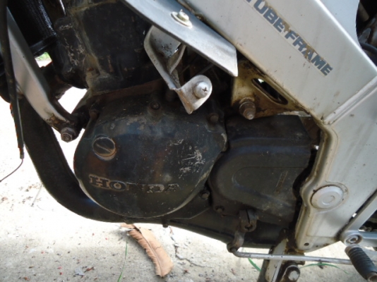 ขาย HONDA NSR 150 ทุกอย่างครบ รื้อมาแล้วขี้เกียจใส่ ถูกๆ 5,000.-