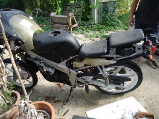ขาย HONDA NSR 150 ทุกอย่างครบ รื้อมาแล้วขี้เกียจใส่ ถูกๆ 5,000.-