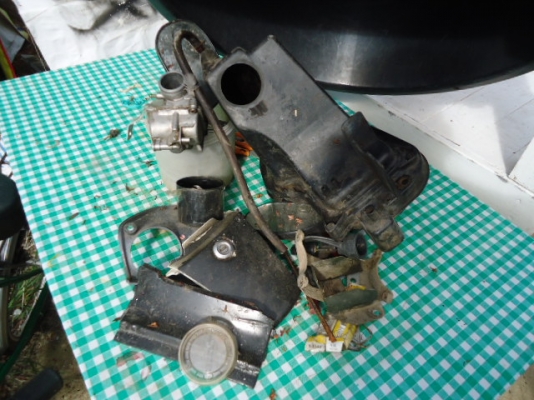 ขาย HONDA NSR 150 ทุกอย่างครบ รื้อมาแล้วขี้เกียจใส่ ถูกๆ 5,000.-