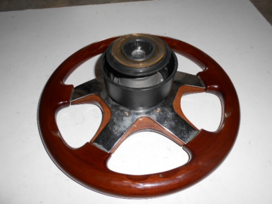 พวงมาลัยลายไม้ 13 นิ้ว