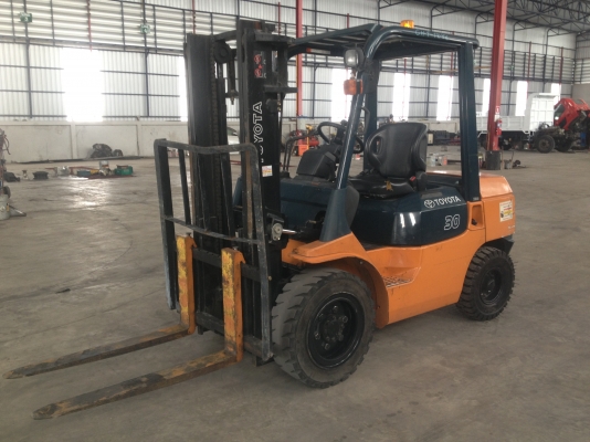 ขาย เช่า ซ่อม โฟล์คลิฟท์  TOYOTA โตโยต้า ดีเซล 3ตัน รุ่น7 ใช้งานน้อย2200ชั่วโมง  จัดจำหน่ายโดย บริษัท ชัยเสรียานยนต์ จำกัด ติดต่อโดยตรงที่ 086-0801238 ทางบริษัทมีบริการเช่าเครื่องจักร รายวัน/รายเดือน ซ่อมบำรุงเครื่องจักร/รถบรรทุก ใกล้นิคมอุตสาหกรรมเกตุเวย