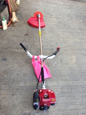 ขายเครื่องตัดหญ้า สาย สพาย 4 จังหวะ 4 HP ของใหม่ ราคาไม่เเพง สินค้าล๊อตใหม่ครับ ส่งได้