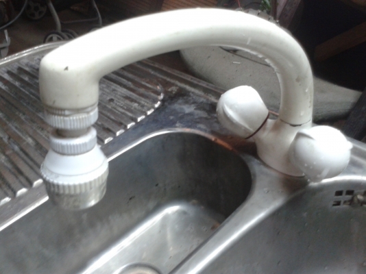 ซิ้งสองหลุมหัวก๊อกทองเหลือง