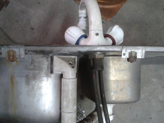 ซิ้งสองหลุมหัวก๊อกทองเหลือง