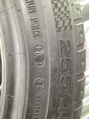 ขายยาง255-45-18 Continen2 ยางไหม่ค้างปี09 ดอกเต็ม 99\% ยางนิ่ม ถูกๆ