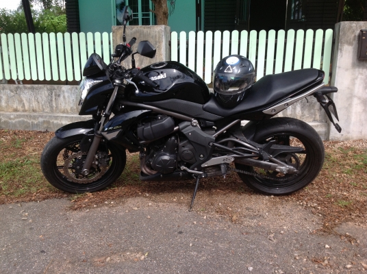 ขายด่วน kawasaki ER6N 650 cc ปี 2009 มีเล่มทะเบียนถูกต้องคะ  พร้อมโอน
