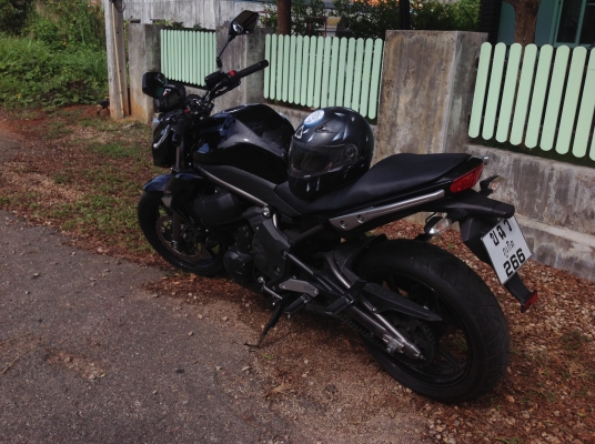 ขายด่วน kawasaki ER6N 650 cc ปี 2009 มีเล่มทะเบียนถูกต้องคะ  พร้อมโอน