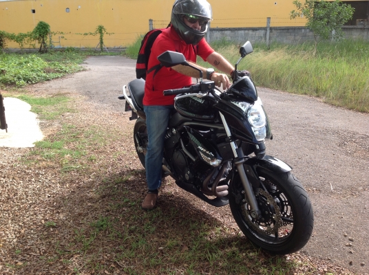 ขายด่วน kawasaki ER6N 650 cc ปี 2009 มีเล่มทะเบียนถูกต้องคะ  พร้อมโอน