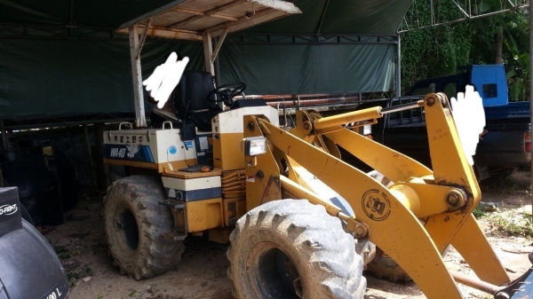 ขายรถตักล้อยางKOMATSU WA40-1สภาพเช็กนอกสวยๆพร้อมใช้สนใจโทร0819701072