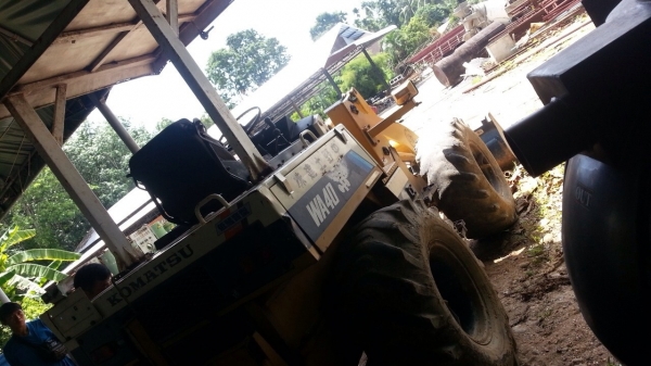 ขายรถตักล้อยางKOMATSU WA40-1สภาพเช็กนอกสวยๆพร้อมใช้สนใจโทร0819701072 ขายรถตักล้อยางKOMATSU WA40-1สภาพเช็กนอกสวยๆพร้อมใช้สนใจโทร0819701072