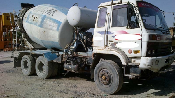 Nissan UD CW30, 285 แรง 2 เพลา มี 5 คัน ยกชุด โม่ปูน 7 คิว โม่ตรง บางคันต้องเก็บบางคันไม่ต้องเก็บ