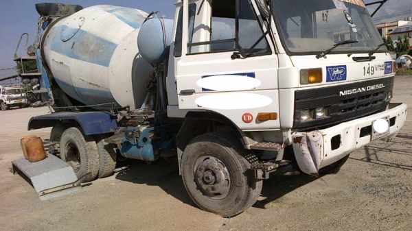 Nissan UD CW30, 285 แรง 2 เพลา มี 5 คัน ยกชุด โม่ปูน 7 คิว โม่ตรง บางคันต้องเก็บบางคันไม่ต้องเก็บ