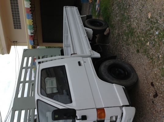 รถบรรทุก 4 ล้อ บรรทัด ISUZU สีขาว ไม่ติดเวลา เครื่อง 4JBI เลขตัวรถ NHR54C  88 แรงม้า. 2772 cc ขาย 255,000 ราคาต่อลองกันได้ เจ้าของรถขายเอง มีเล่มพร้อมโอน รถพร้อมใช้งานทันที ครัดซีไม่ผุ