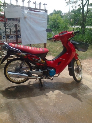 ขายเวฟ 125 s สวยๆ สภาพพร้อมใช้ ขาย 12,900 บาท เอกสารพร้อมโอน