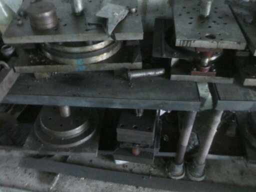 ขายเครื่องปั๊มเหล็ก 60 ตัน พร้อมแม่พิมพ์ 9 ตัว ขายเครื่องปั๊มเหล็ก 60 ตัน พร้อมแม่พิมพ์ 9 ตัว