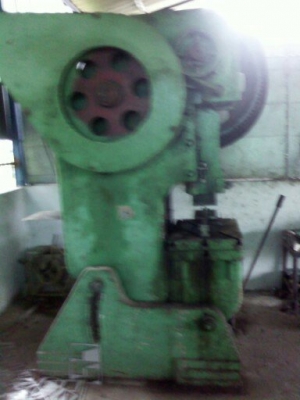 ขายเครื่องปั๊มเหล็ก 60 ตัน พร้อมแม่พิมพ์ 9 ตัว ขายเครื่องปั๊มเหล็ก 60 ตัน พร้อมแม่พิมพ์ 9 ตัว