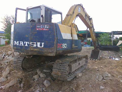 ขายรถแบ็คโฮ komatsu pc 60 -6 เอกสารอินวอยซ์ ไฟฟ้าตามรุ่น ลายหัวเจาะ เจ้าของซื้อเก่านอกมา