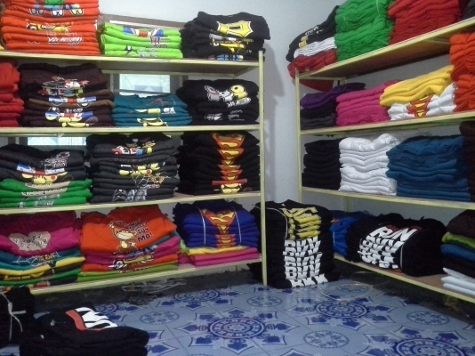 ขายเสื้อยืดคอกลม คอวี สกรีนและไม่สกรีน