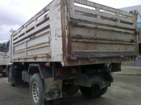 รถฮีโน่ 6 ล้อดั้ม 220 แรงม้า ปี 51  สนใจติดต่อ 081 - 6079515