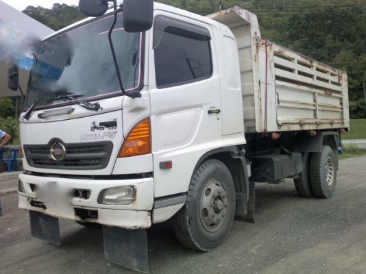 รถฮีโน่ 6 ล้อดั้ม 220 แรงม้า ปี 51  สนใจติดต่อ 081 - 6079515