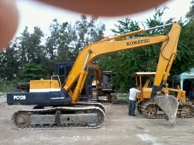 ขายรถแบ็คโฮ komatsu pc 120 -3 รอลเลอร์ 7 ลูก เครื่องปั๊มเดิม โซ่ดี body ครบ