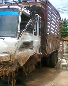ขายรถ 10 ล้อรั้ว HINO FL18 เครื่อง HO7C 185 แรงม้า เพลาเดี่ยว ถังกระบะรั้วไม้ รถลงต้องซ่อมหน่อย ราคา 480000