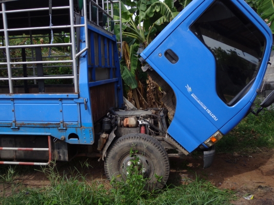 ขาย ISUZU NKR 130 HP TURBO URO 2 ปี 47 ลดเหลือ 505,000 ขาย ISUZU NKR 130 HP TURBO URO 2 ปี 47 ลดเหลือ 505,000