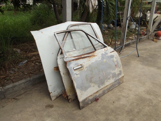 ประตูและฝากระโปรง datsun 620 ดัทสัน ช้างเหยียบ