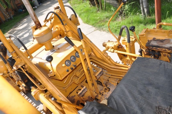 ขายรถ ตักหน้าขุดหลังKOMATSU D20S แทรกเหล็ก นำเข้าญี่ปุ่นยังไม่เคยใช้ในไทย 195,000เท่านั้น!!