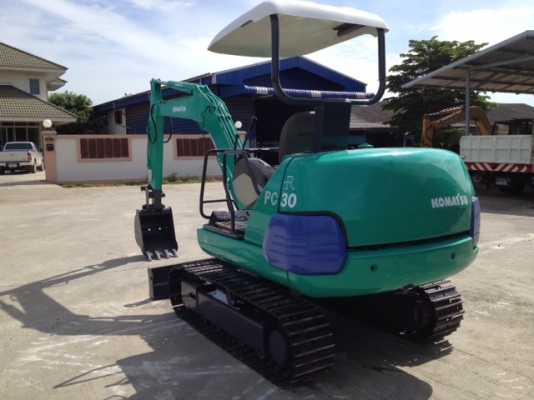 รถขุด KOMATSU PC30-7 ทำสีใหม่ นำเข้า มือสองจากญี่ปุ่นแท้ๆ