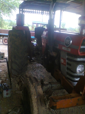 ขายรถไถแมสซี่ 185 เพลาเหลี่ยม พร้อมใช้ ขายรถไถแมสซี่ 185 เพลาเหลี่ยม พร้อมใช้