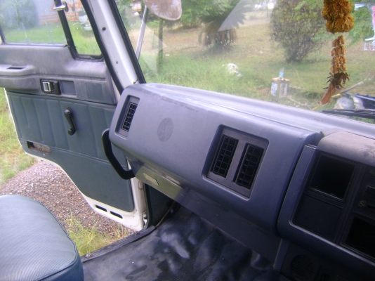 ขายรถ10ล้อแท้งค์น้ำดื่ม FVM195 แรงปี2539 เครื่องดี คัชชีดี ยางสวย สภาพพร้อมใช้งาน แอร์เย็น ระบบดั้นน้ำพึ่งติดตั้งมาใหม่ เอาไปใช้ได้เลย