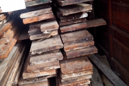 ไม้เต็ง2*2 +ไม้มะค่าหน้า 11 -15 นิ้ว +ไม้แดงมีไม้หลายขนาดครับเป็นไม้เก่ารื้อมาจากโรงแรมครับราคาคุยกันได้ครับราคาถูกว่าท้องตลาดเป็นเท่าตัวครับไงโทรสอบถามครับ