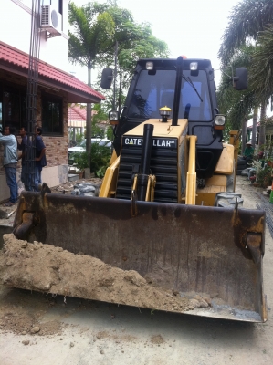 ขาย!!! Cat 428b 4*4  รถทำงานอยู่ เจ้าของขายเอง !!!!! 2เพลา!! ปากคีบ บูมสไลค์ ได้