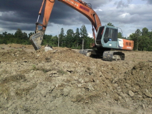 ขาย Hitachi EX200-3 ซูปเปอร์มีทะเบียน ไฟฟ้าครบ รถอยู่ลำพูน  โทร081-8832260 คุณ อรรณพ